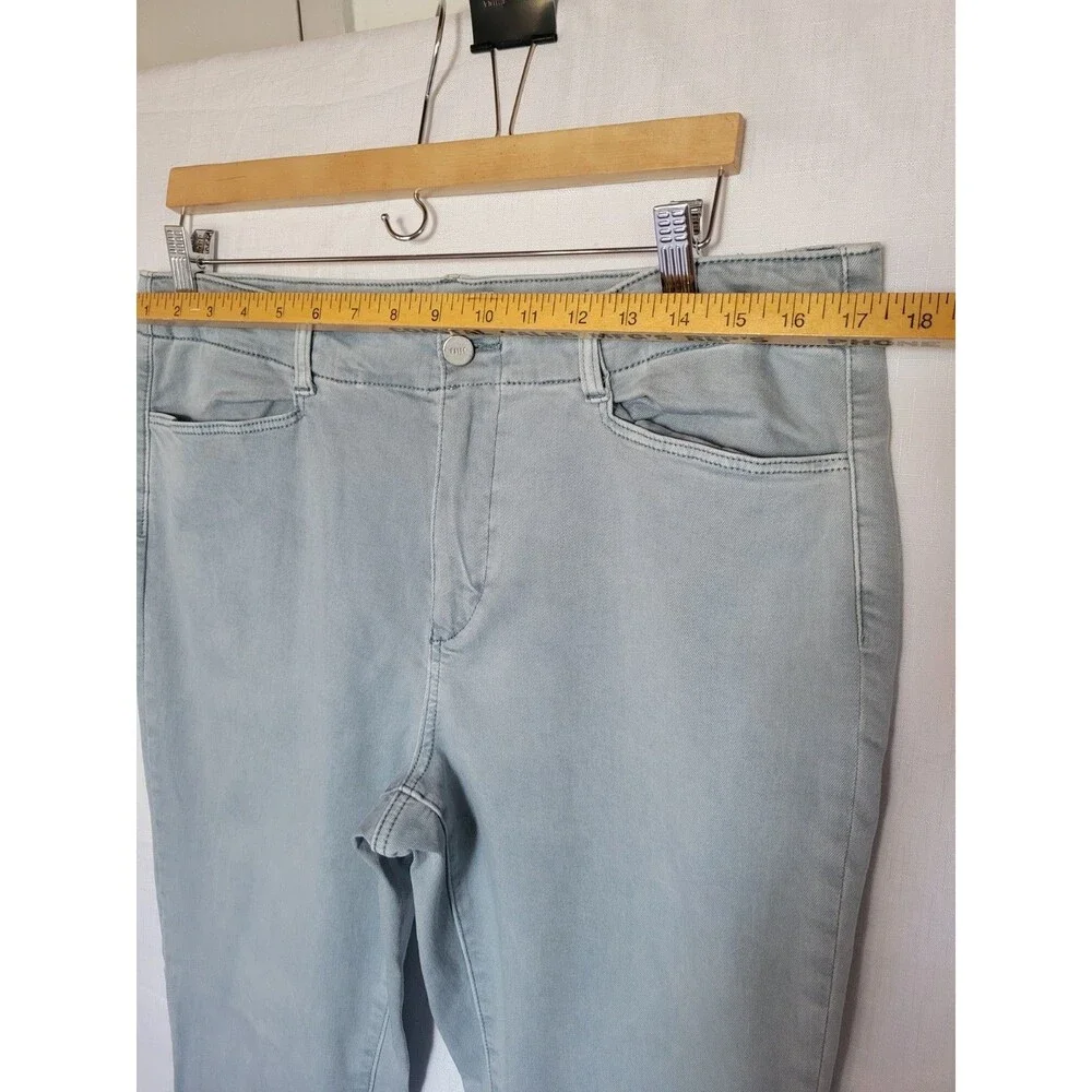 PAIGE Women's Brigitte Jeans Denin Straight Leg 31 VTG Light Green